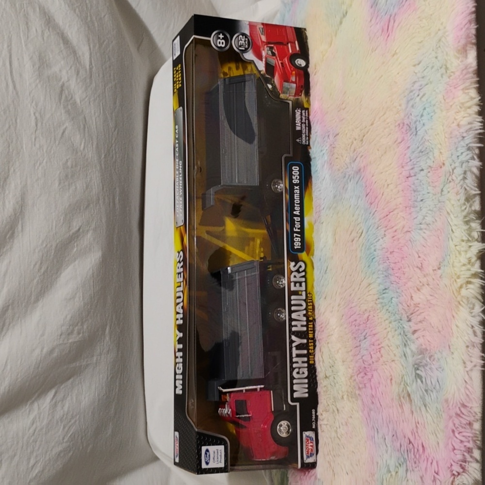 (D-20)New 1997 Ford Aero Max 9500 Mighty Haulers DieCast Metal/Plastic